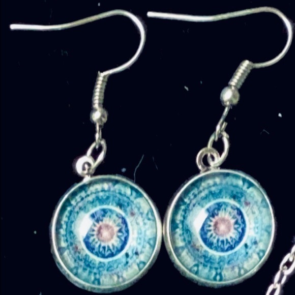 Gorgeous Handmade Necklace, Bracelet & Earrings - Picture 3 of 3